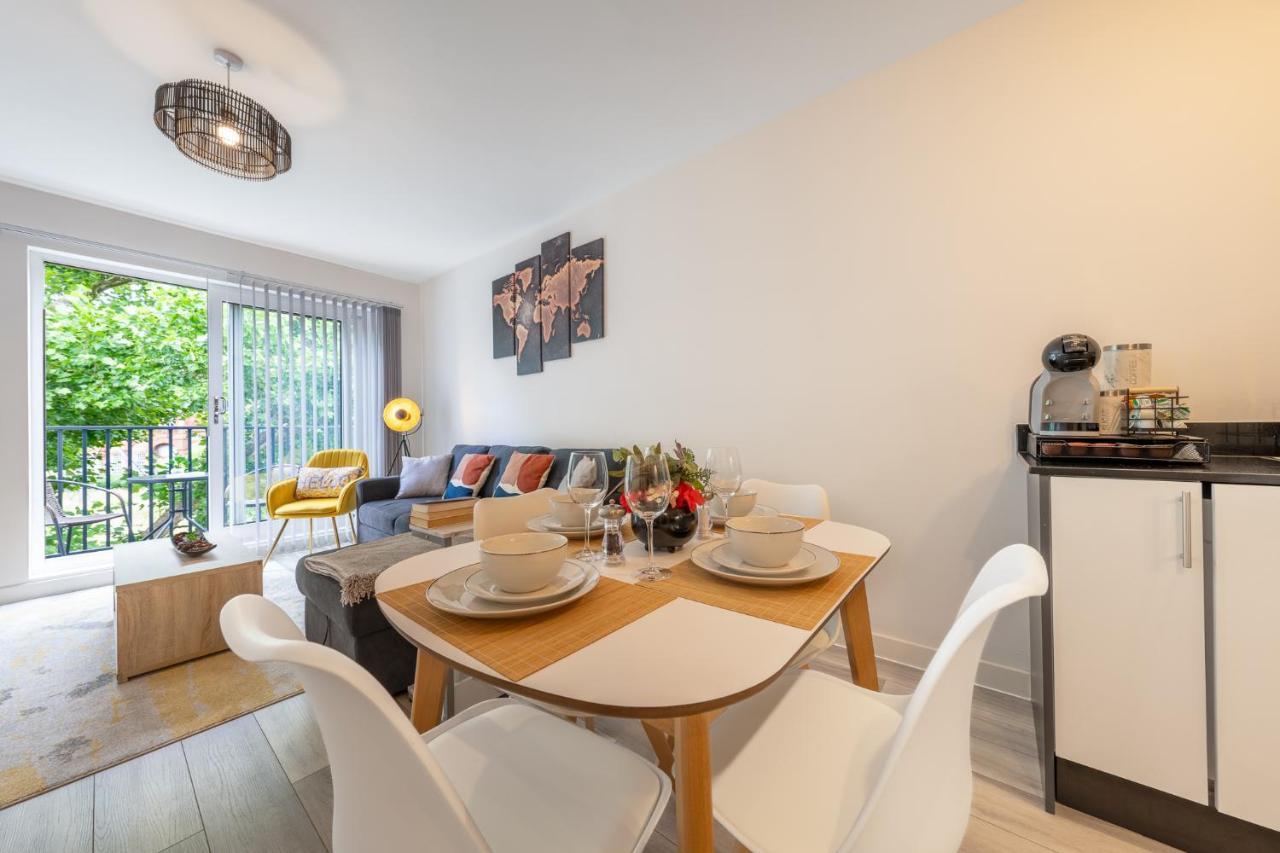 Ashview 6 - Heathrow - Windsor - Free Parking Apartment Staines-upon-Thames Bagian luar foto