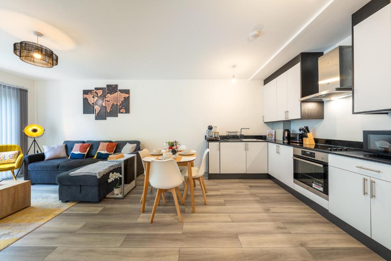 Ashview 6 - Heathrow - Windsor - Free Parking Apartment Staines-upon-Thames Bagian luar foto